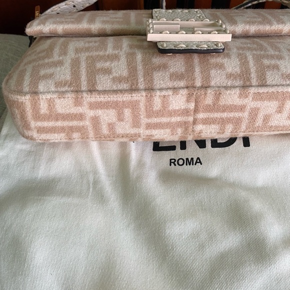 Fendi 1997 FF motif wool/ leather baguette in Beige/Camel; 11”x6.5”x2” NWT $2995 - Picture 6 of 12